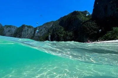 Известную из фильма бухту Майя-Бей в Таиланде вновь открыли для туристов