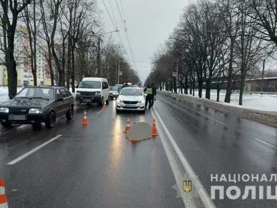 В Харькове маршрутка на пешеходном переходе сбила женщину - она погибла