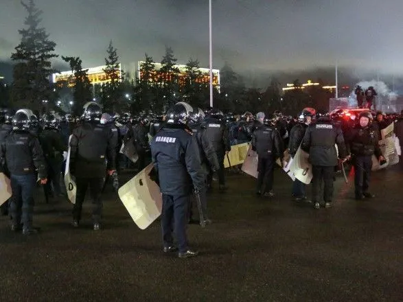 Украинцев призвали не ехать в Казахстан из-за протестов