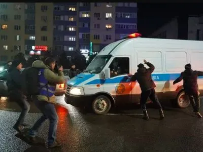 У ході протестів у Казахстані постраждали 95 поліцейських