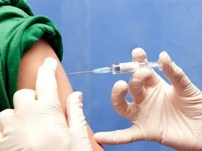 Ще 10% освітян не пройшли повний курс вакцинації від COVID-19