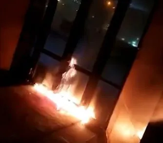 "Казахи, мы с вами": в России попытались поджечь здание местного правительства