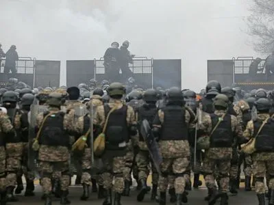 Понад тисяча людей постраждали внаслідок масових протестів у Казахстані