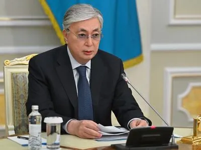 Президент Казахстана приказал возобновить работу банков и поддержать моральный дух военных