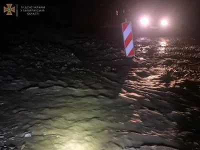 Рятувальники розповіли про ситуацію на Закарпатті, де затопило понад 170 дворів