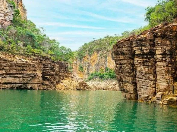 У Бразилії скеля обвалилась на катери з туристами: п'ятеро загиблих