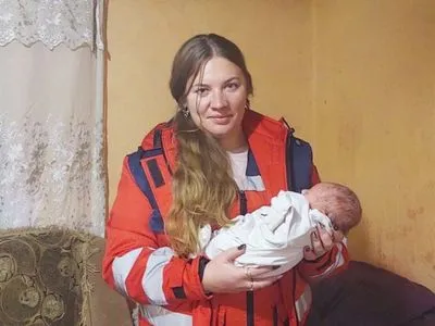 Хотела скрыть роды дочери: на Закарпатье женщина придумала историю с находкой младенца на помойке