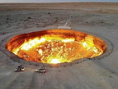 У Туркменістані вирішили загасити газовий кратер "Брама пекла", що горить понад 50 років