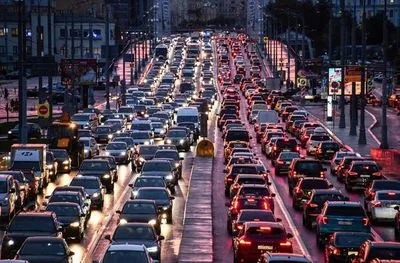 Последствия новогодних праздников: на Житомирском шоссе образовались огромные пробки