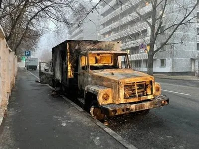 Сожженные машины и пустые прилавки: в сети показали последствия беспорядков в Алма-Ате