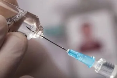 Привитых хотя бы одной дозой вакцины от COVID-19 в Украине 14,8 млн