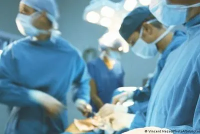 У США лікарі вперше успішно пересадили людині серце свині