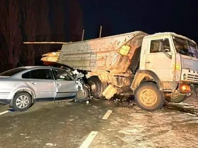 На Київщині внаслідок ДТП за участю вантажівки загинув чоловік