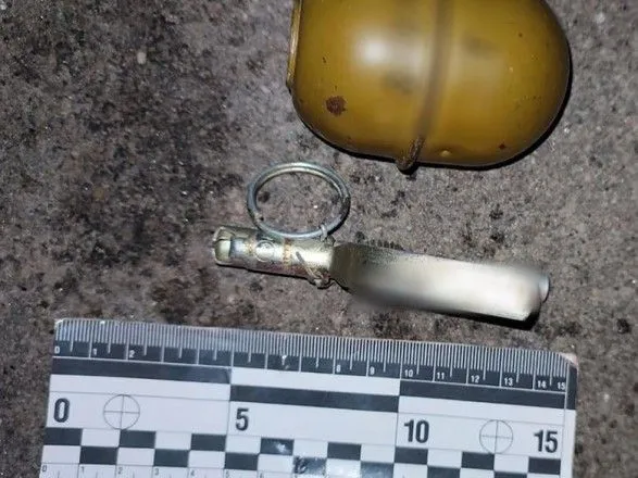 В Киеве оперативники задержали мужчину с боевой гранатой в кармане