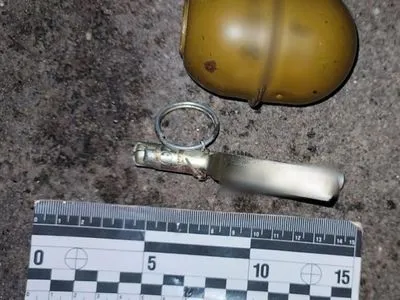 У Києві оперативники затримали чоловіка з бойовою гранатою в кишені