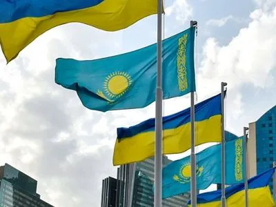 Казахстан: в посольство обратилось примерно 150 украинцев, которые хотят на родину