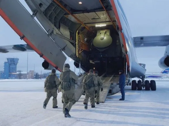 До Казахстану перекидають сили ОДКБ понад 70 літаків – Міноборони РФ