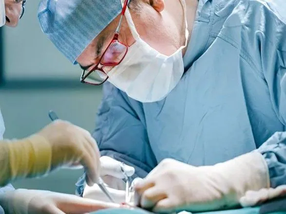 У Великій Британії хірург випалював на печінках пацієнтів свої ініціали