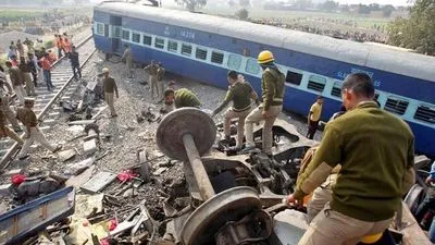 Поезд сошел с рельсов в штате Западная Бенгалия в Индии: по меньшей мере 5 погибших