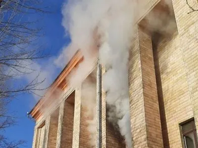 В Харькове в университете Каразина вспыхнул пожар: эвакуировали 300 человек