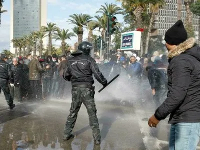 В Тунісі під час акції протесту на честь революції 2011 року, сталась бійка