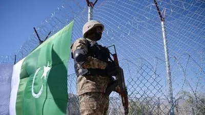 В результате нападения боевиков на военный пост в Пакистане погиб солдат