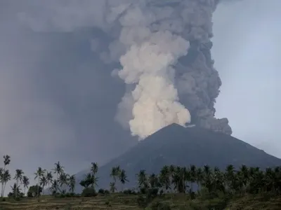 ЗМІ: після виверження вулкана короля Тонга евакуювали з палацу