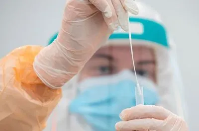 Первый случай заражения штаммом коронавируса "омикрон" обнаружили в Пекине