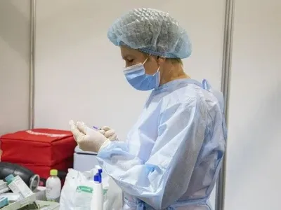 Вакцинированных бустером от COVID-19 в Украине уже около 100 тысяч