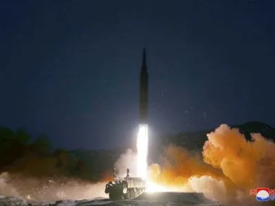 Северная Корея запустила две баллистические ракеты в сторону Японского моря