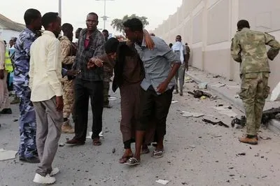 Смертник подорвал себя возле военного лагеря Сомали, умерло четыре человека