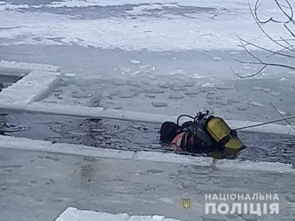 Нырнул в ледяную воду и утонул: в Киевской области во время купания на Крещение погиб мужчина