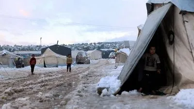 Сжигают старую одежду, пластик и овечий навоз: сотни тысяч ливанцев и сирийцев оказались в ловушке снежной бури