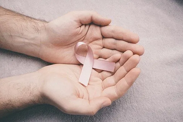 Чоловіки теж хворіють на рак грудей: лікарі розповіли про причини, діагностику та лікування хвороби