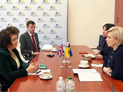 Верещук обсудила ситуацию на Востоке Украины с послом Великобритании