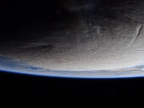 Закрив сонце: попіл від вулкана в Тонзі показали з космосу