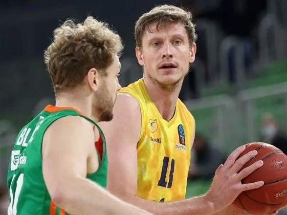 Баскетбол: центровой сборной Украины провел результативную игру в Еврокубке
