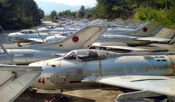 НАТО модернизирует албанскую авиабазу времен коммунистической эпохи