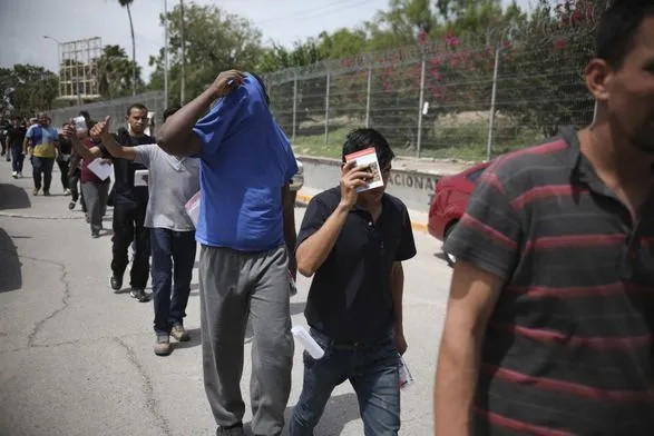Мексиканские власти остановили около 800 мигрантов на границе юга страны