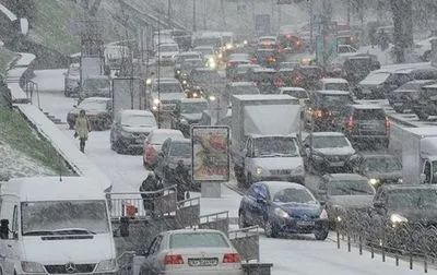 Киев остановился в пробках из-за снега