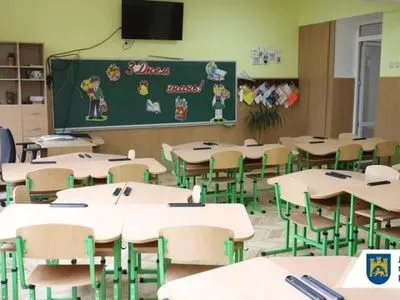 Во Львове снова эвакуируют учеников из-за сообщения о заминировании всех школ
