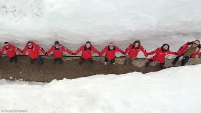 Полярники создали живую цепь Соборности в Антарктиде