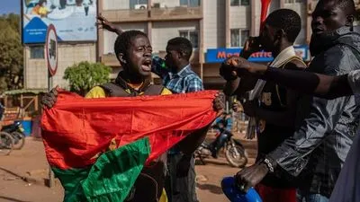 Силовики Буркина-Фасо применили слезоточивый газ на протестах против правительства