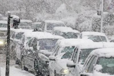 Через снігопад центр Києва у суботу "скували" затори