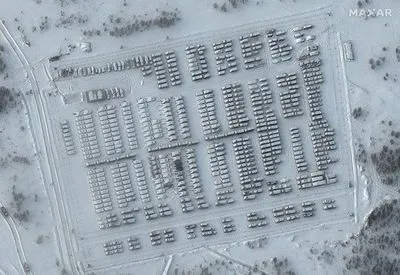 СМИ: новые спутниковые снимки зафиксировали скопление российской военной техники у границы с Украиной
