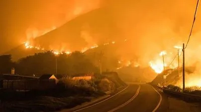 В Каліфорнії спалахнула сильна пожежа: мешканців евакуйовують
