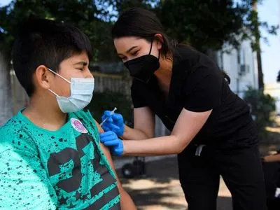 Американський штат Каліфорнія дозволить підліткам вакцинуватися без дозволу батьків