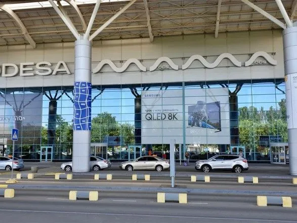 v-odesi-shukayut-vibukhivku-v-aeroportu