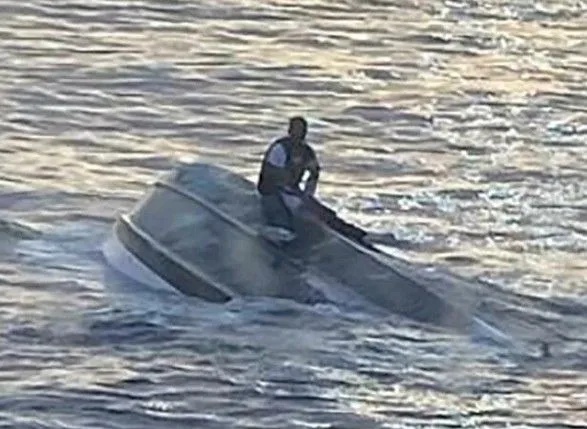 Біля Флориди перекинувся човен, десятки людей зникли безвісти