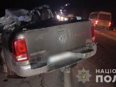 Под Харьковом столкнулись два грузовика и внедорожник: один человек погиб, трое - травмированы